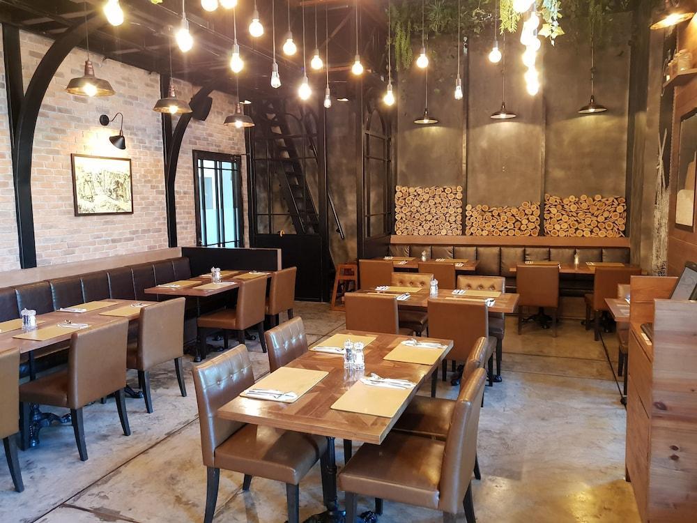 Somerset Ekamai Bangkok Exterior photo